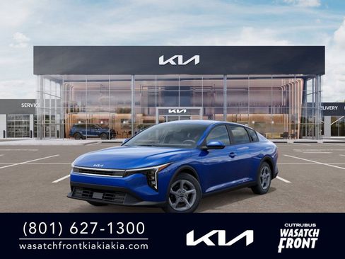 New 2025 Kia K4 LXS image 1