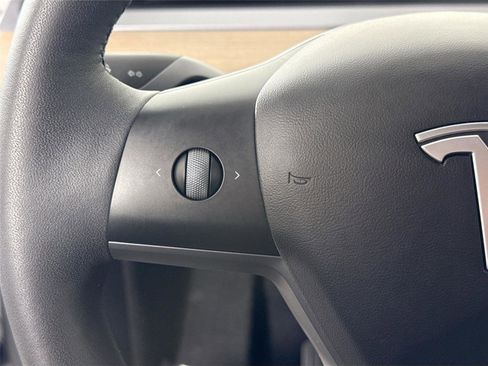 Used 2021 Tesla Model Y Long Range image 17