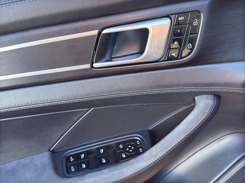 Used 2020 Porsche Panamera GTS image 12