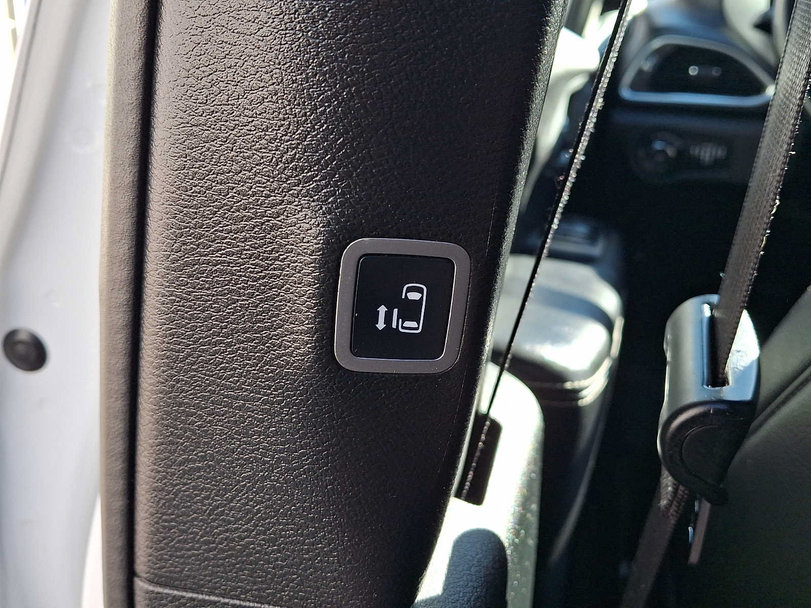 Used 2019 Chrysler Pacifica Touring-L FWD image 13
