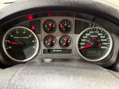 Used 2005 Ford F150 XLT AWD/4WD image 21