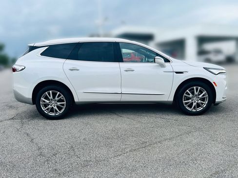 Used 2023 Buick Enclave Essence w/ Experience Buick Package FWD image 9