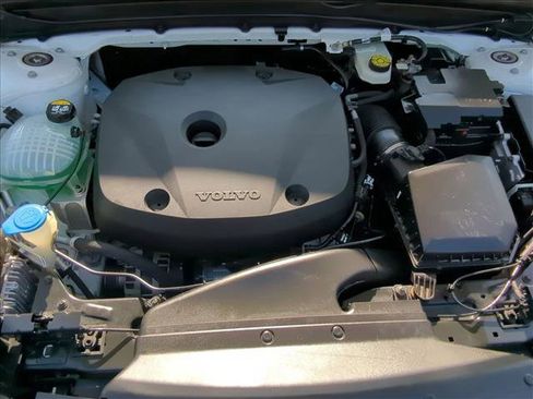 Used 2022 Volvo XC40 T4 Inscription w/ Advanced Package image 24