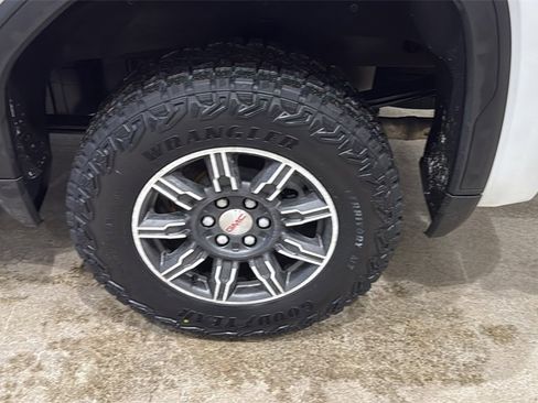 Used 2024 GMC Sierra 1500 AT4 w/ AT4 Premium Package image 9