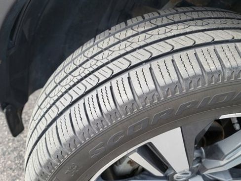 Used 2021 Nissan Rogue SL w/ Premium Package image 11