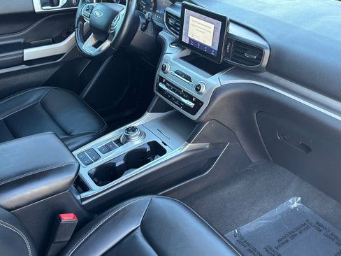 Used 2021 Ford Explorer XLT w/ Equipment Group 202A image 11