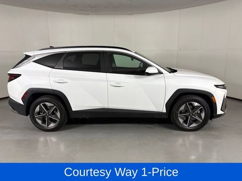 Used 2025 Hyundai Tucson SEL FWD image 12