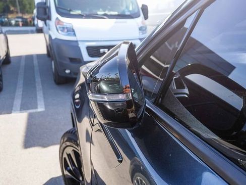 Certified 2023 Kia Sorento SX image 9