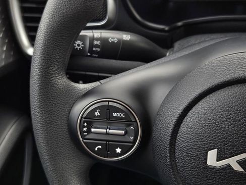 Used 2025 Kia Soul LX image 29