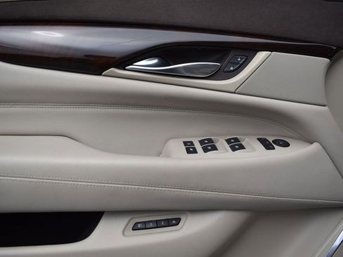 Used 2015 Cadillac Escalade Luxury image 10