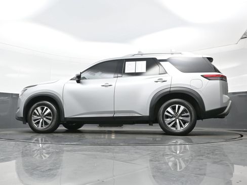 Used 2023 Nissan Pathfinder SL AWD/4WD image 29
