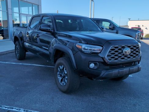 Used 2021 Toyota Tacoma TRD Off-Road image 3