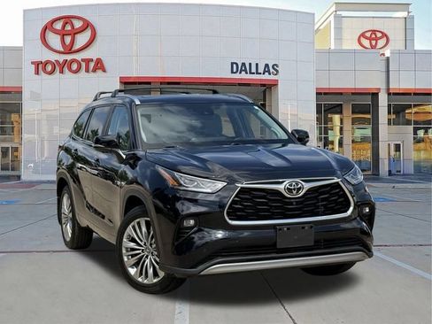 Used 2024 Toyota Highlander Platinum AWD/4WD image 1