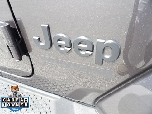 Used 2022 Jeep Wrangler Unlimited Sahara AWD/4WD image 14