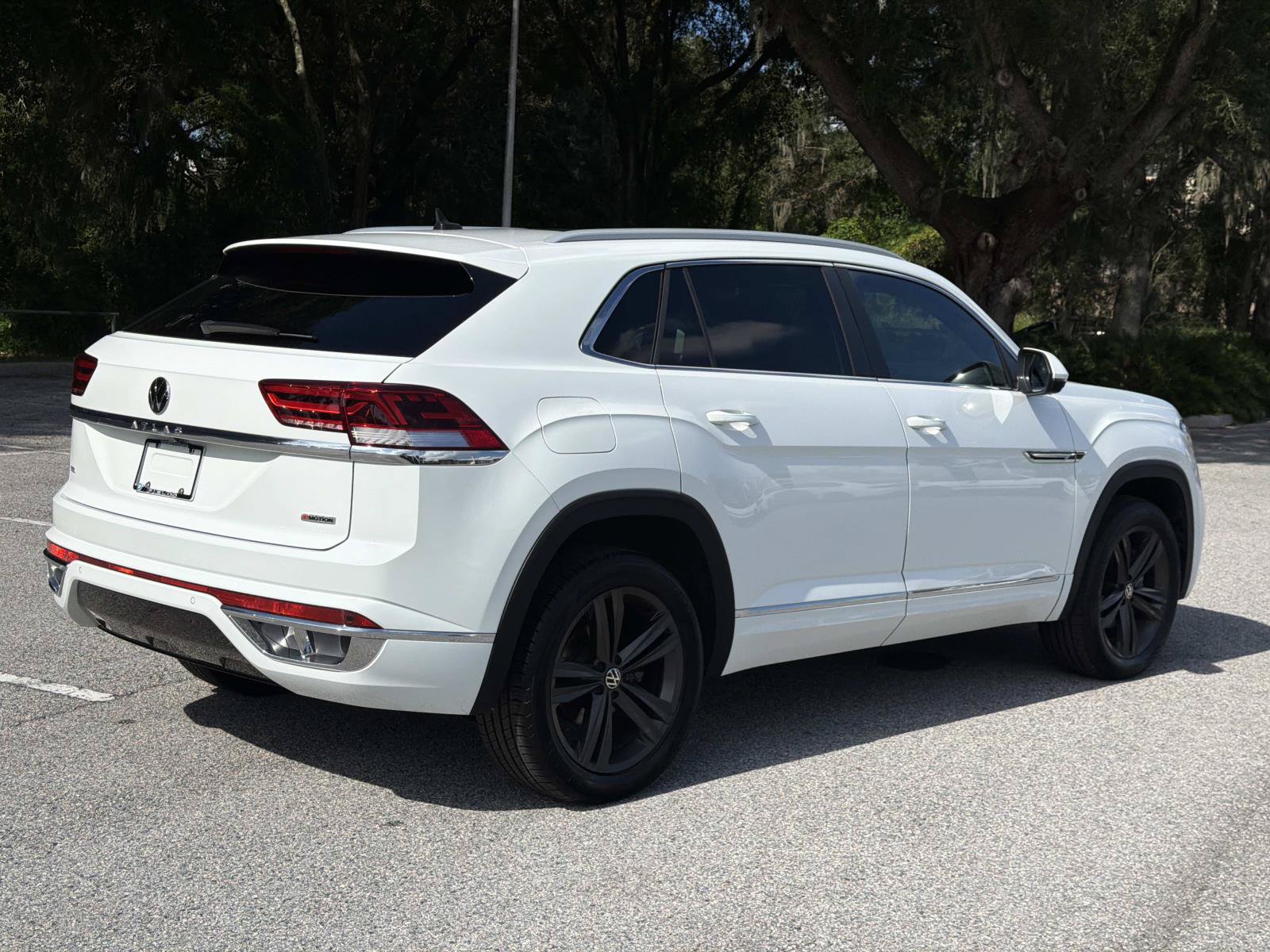 Used 2022 Volkswagen Atlas Cross Sport SEL R-Line AWD/4WD image 4