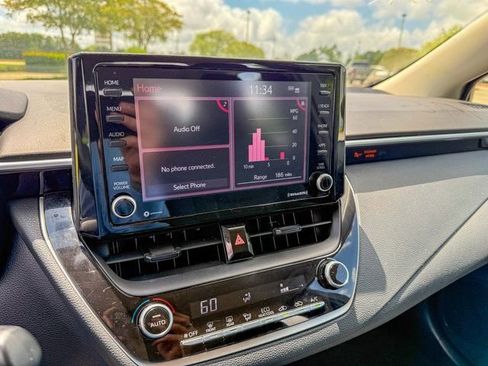 Used 2022 Toyota Corolla LE image 10