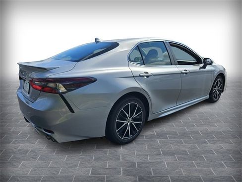 Used 2024 Toyota Camry SE image 5
