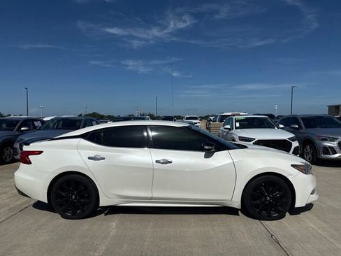 Used 2017 Nissan Maxima SR w/ Midnight Edition FWD image 2