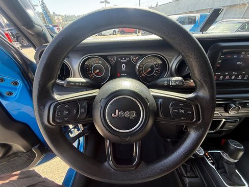 Used 2023 Jeep Gladiator Sport AWD/4WD image 23