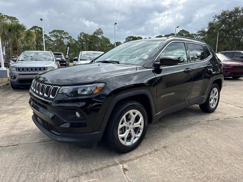 Certified 2024 Jeep Compass Latitude image 7