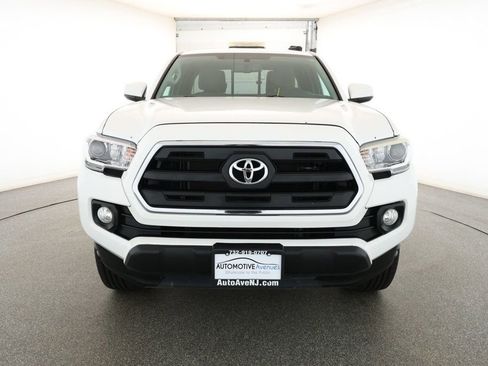 Used 2017 Toyota Tacoma SR5 image 2