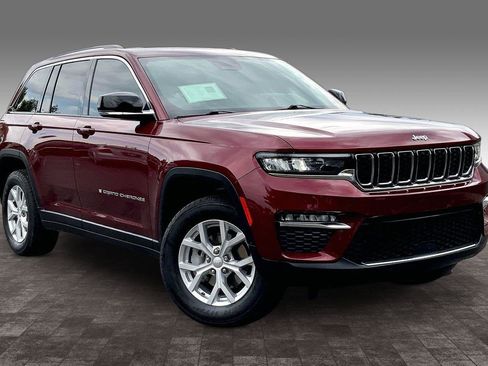 Certified 2023 Jeep Grand Cherokee Limited w/ Trailer Tow Prep Group (B) AWD/4WD image 3