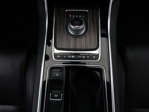 Used 2016 Jaguar XF S RWD image 23