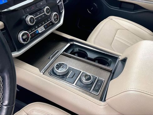 Used 2024 Ford Expedition Max Limited image 16