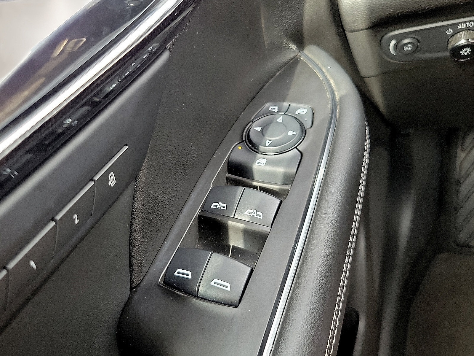 Used 2022 Buick Envision Essence w/ Sport Touring Package FWD image 13