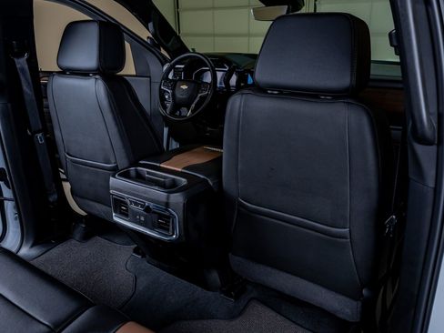 Used 2025 Chevrolet Silverado 2500 High Country w/ High Country Premium Package AWD/4WD image 33