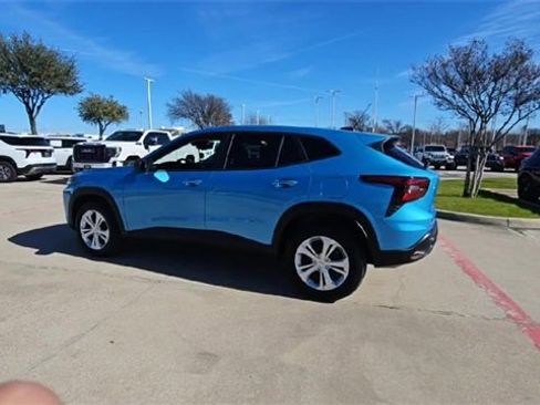 Used 2025 Chevrolet Trax LS w/ Driver Confidence Package image 6