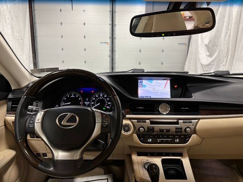 Used 2014 Lexus ES 350 w/ Luxury Package FWD image 16