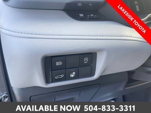 Used 2023 Toyota Highlander Limited FWD image 26