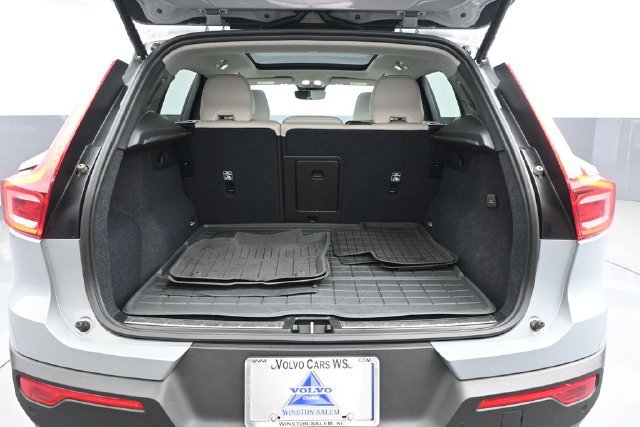 Used 2024 Volvo XC40 B5 Plus w/ Protection Package Premier AWD/4WD image 26