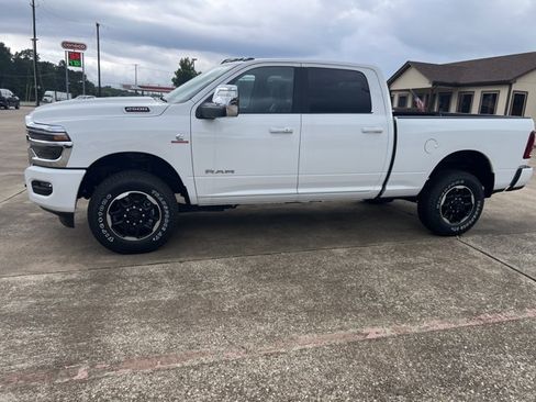 New 2026 RAM 2500 Laramie AWD/4WD image 3