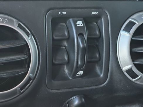 Used 2016 Jeep Wrangler Unlimited Sahara w/ Connectivity Group image 18