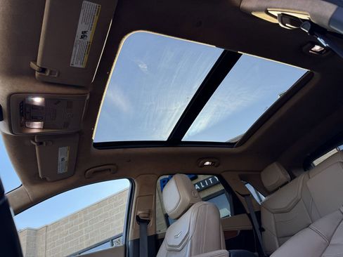 Used 2018 Cadillac XT5 Platinum w/ Driver Assist Package image 22