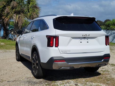 Used 2025 Kia Sorento EX image 3