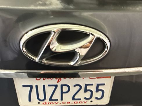 Used 2017 Hyundai Santa Fe FWD image 15