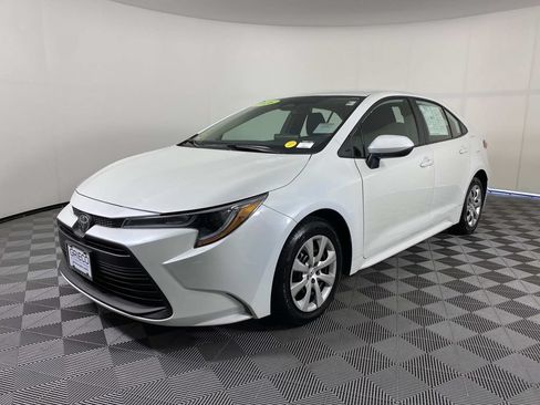 Used 2026 Toyota Corolla LE FWD image 4