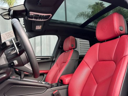 Used 2025 Porsche Macan S image 5