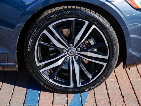 Used 2021 Volvo V60 T6 R-Design w/ Advanced Package image 10