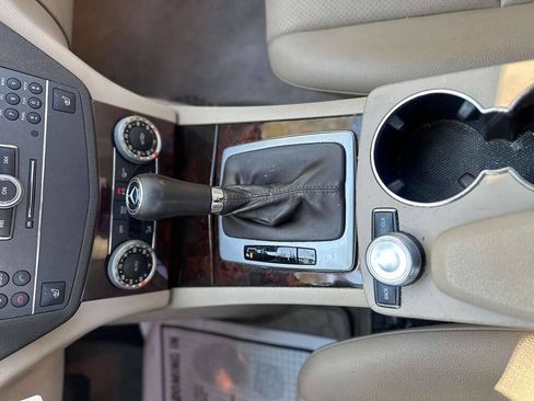 Used 2010 Mercedes-Benz C 300 C 300 Luxury 4MATIC AWD 4dr Se image 17