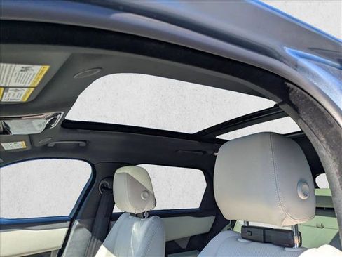 Used 2023 Land Rover Range Rover Velar R-Dynamic S image 17