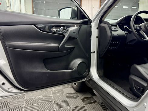 Used 2019 Nissan Rogue SL image 5