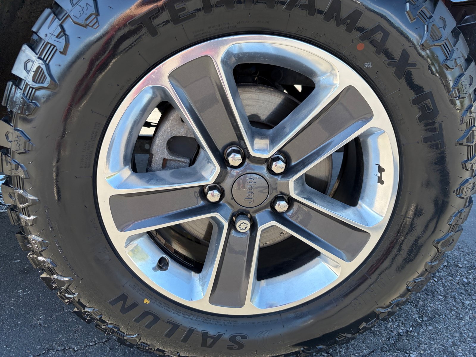Used 2019 Jeep Wrangler Unlimited Sahara w/ Dual Top Group AWD/4WD image 30