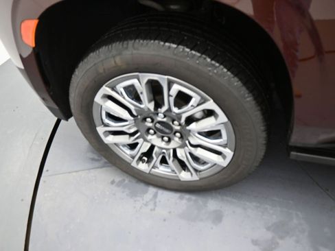 Used 2023 GMC Yukon XL Denali Ultimate image 8