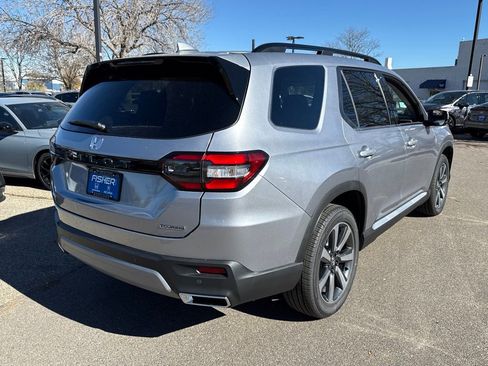 New 2025 Honda Pilot Touring image 4