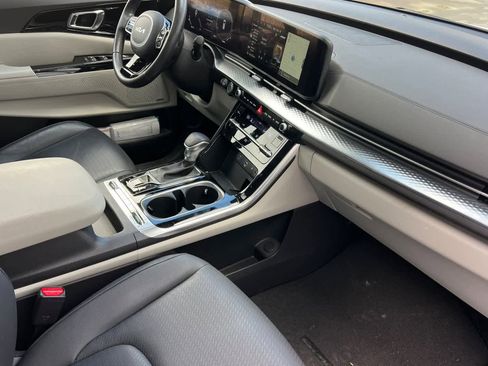 Used 2024 Kia Carnival SX Prestige image 17