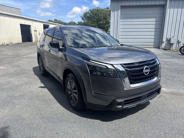 Used 2024 Nissan Pathfinder S w/ Cargo Package FWD image 3
